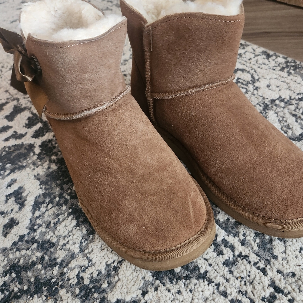 BearPaw Boots, Size 9, Tan